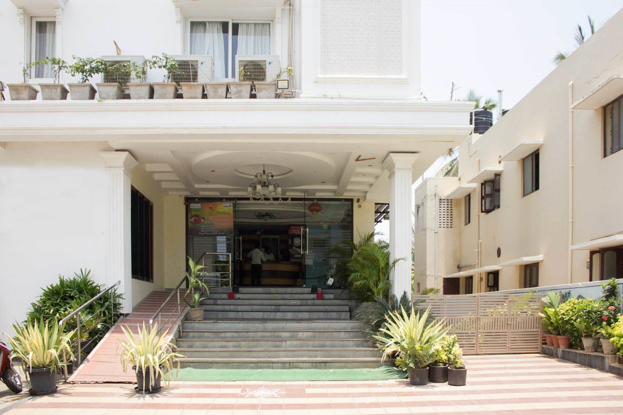 Oyo 4895 Abi Krishna Pondicherry Exterior foto